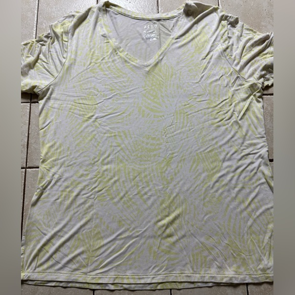 Aéropostale White and Yellow V-Neck T-Shirt - Picture 1 of 4